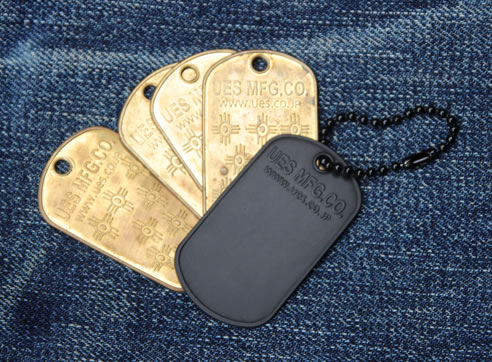 黒いドッグタグ